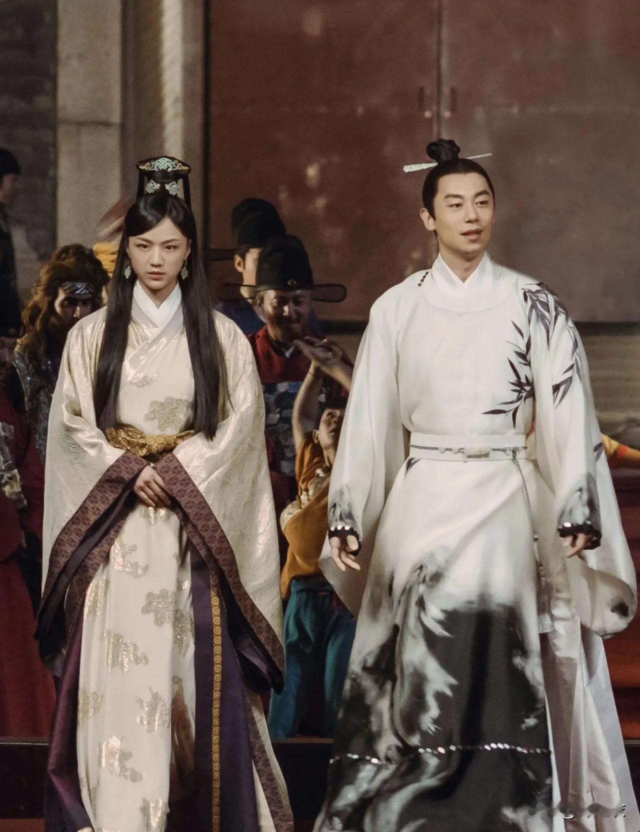 历史上朱瞻基前期在朱棣活着时会装一装，毕竟那时候他自己的位置都跟着岌岌可危，要是