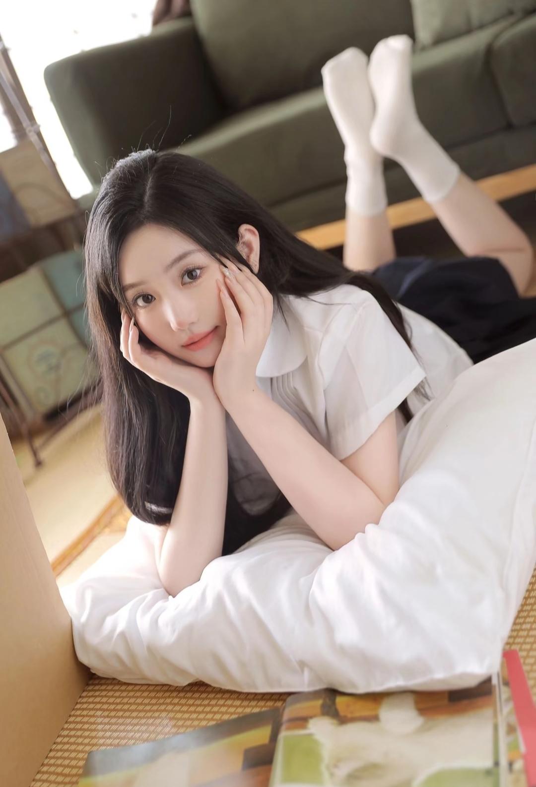 白衣少女倚枕眠，梦回古时意绵绵。怎样穿搭能显示出温柔的女生气质?