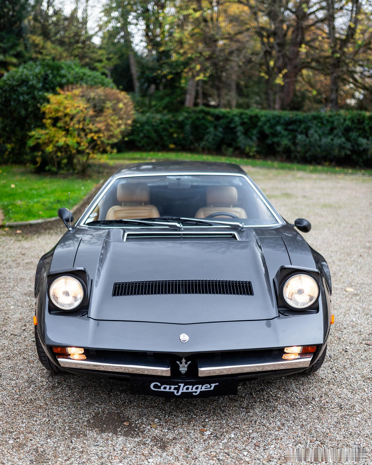 这辆1972年问世的玛莎拉蒂MerakSS是辆2+2座的双门跑车，经过岁月洗礼