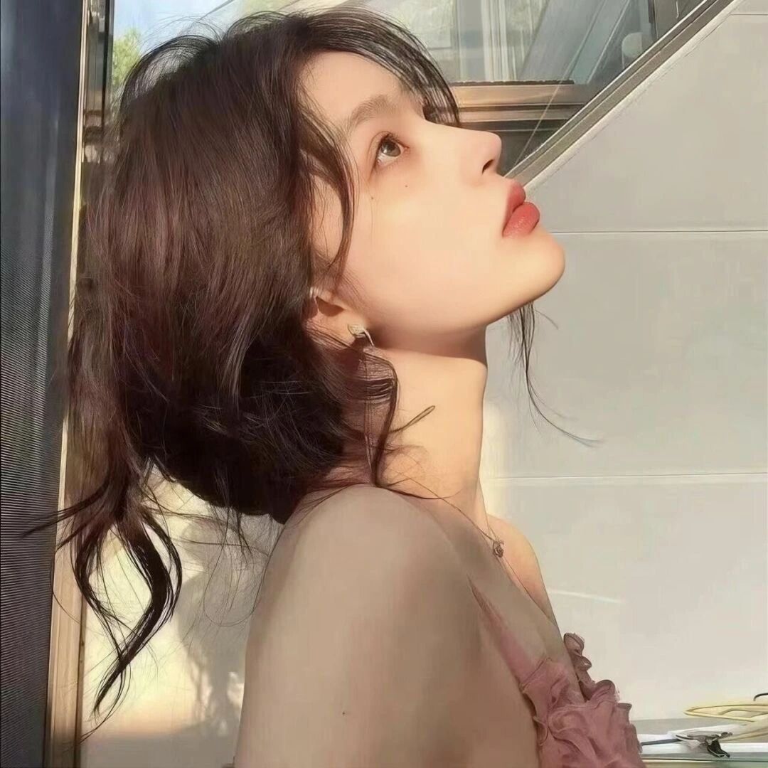 WeChat丨清冷感女生头像​​​