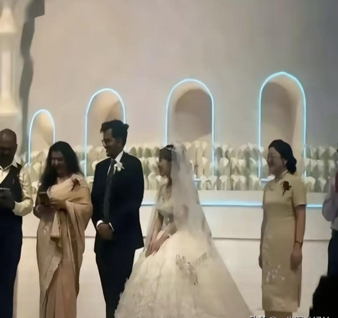 小雅是上海人，和印度男友结婚，家里花了快120万办婚礼。婚纱照、酒席、旅拍样样不