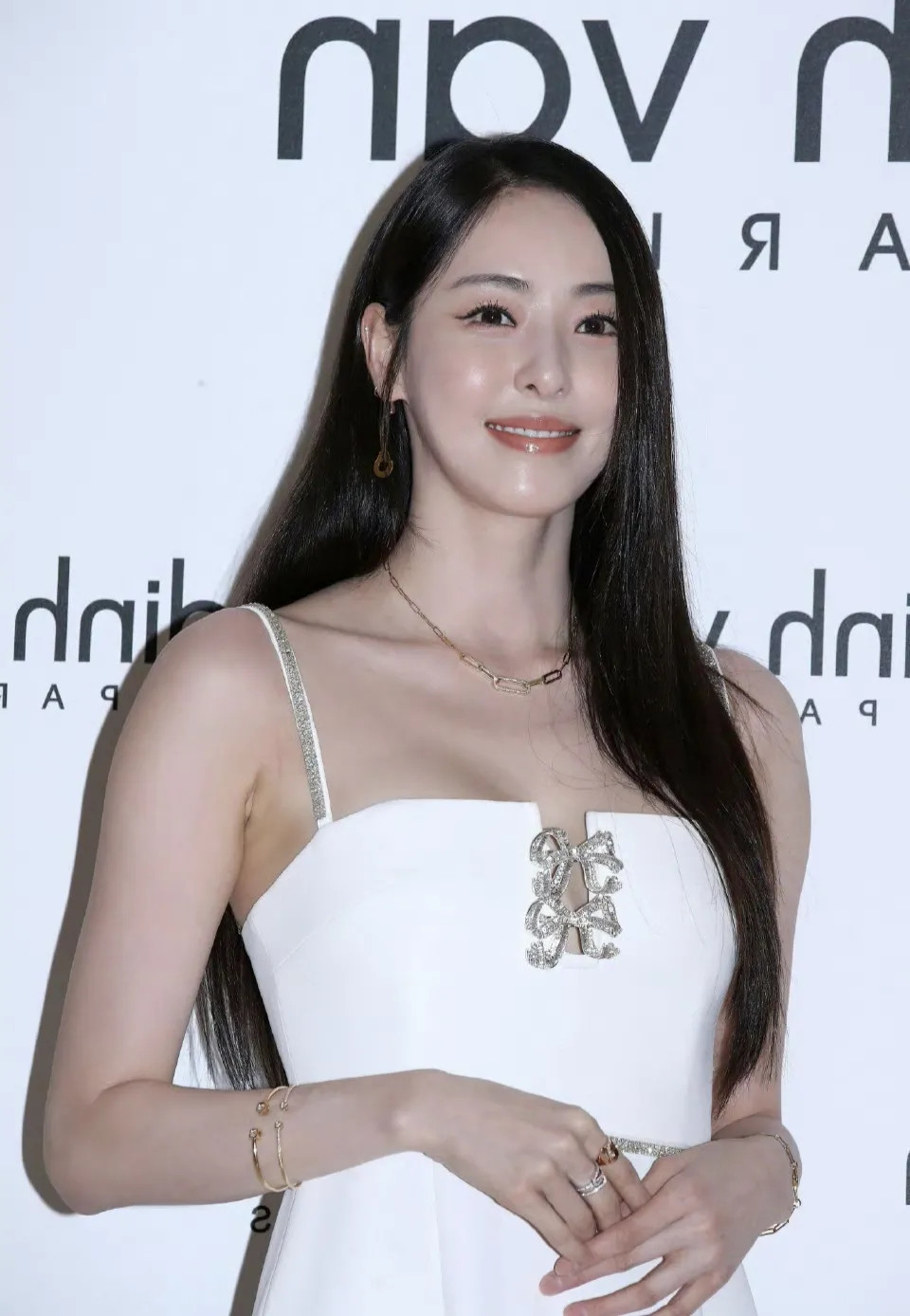像李多熙这样的微胖身材，骨架子又大的女明星，要是在内娱，估计连红的机会都没有。