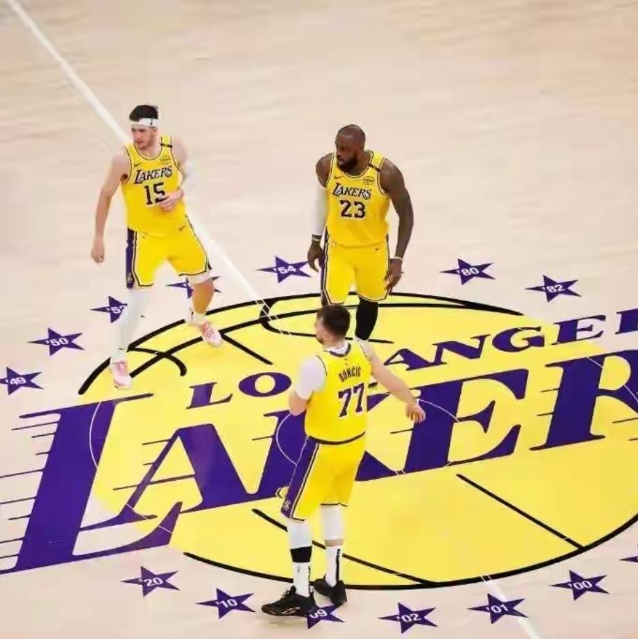 湖人队内炸锅了？詹姆斯真要走？雷迪克刚把锅甩给老詹，说他复出后湖人4胜10负