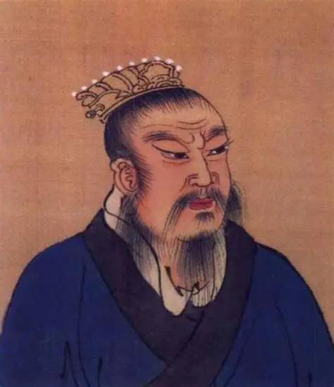 刘邦47岁那年,还在沛县当个小亭长,看狗打架。但很少有人知道——他20多岁那年,