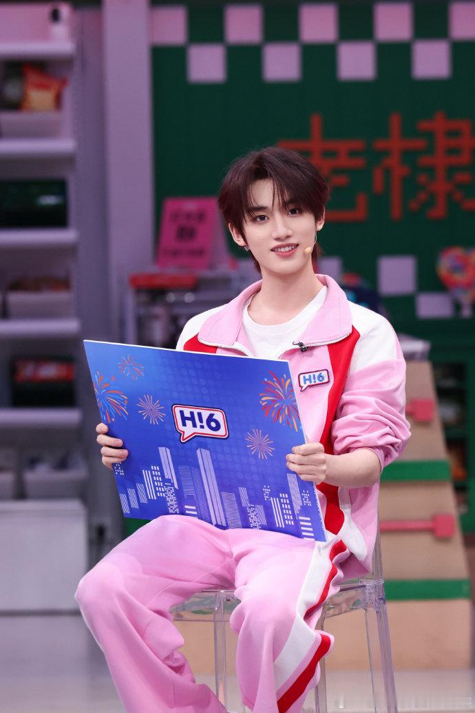 你好星期六街晚提前过年了你好星期六陆虎和李雪琴的《常回家看看》唱到心坎里了，质朴