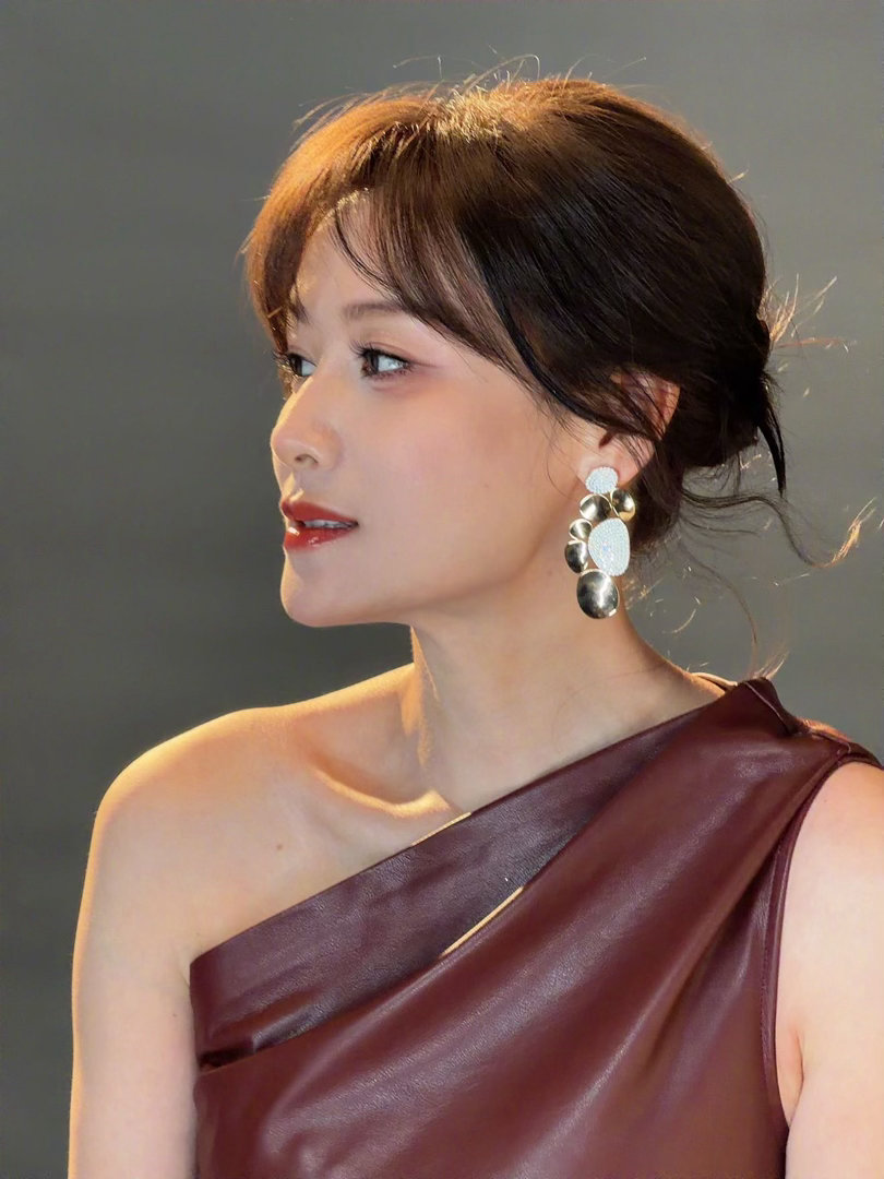 叶一茜送考人是王铮亮 07快男王铮亮送考05超女叶一茜 王铮亮来送考叶一茜参加浪