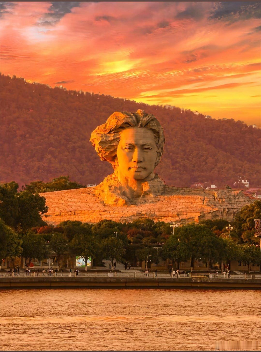 毛泽东思想在，华夏万世康泰！