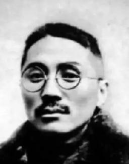 1936年香港，一对男女“翻云覆雨”之后，男人伸出手抚摸着对方，随后却贴在耳边低