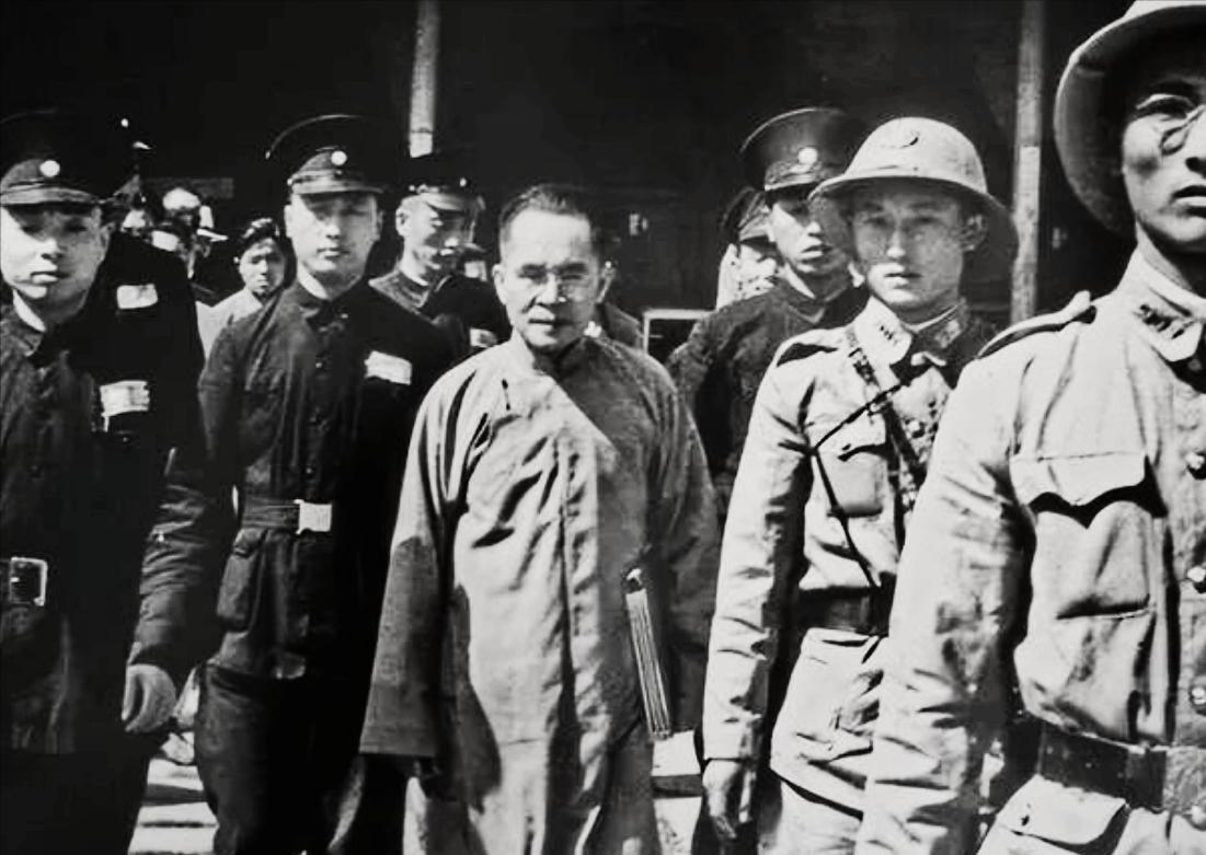 1946年10月8日，汪伪国民政府宣传部长林柏生被押赴刑场，临刑前，林