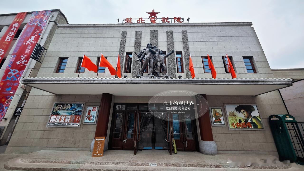 来扬州别只盯着瘦西湖和东关街了！在老城区那条烟火气十足的广陵路上，藏着一座能让时