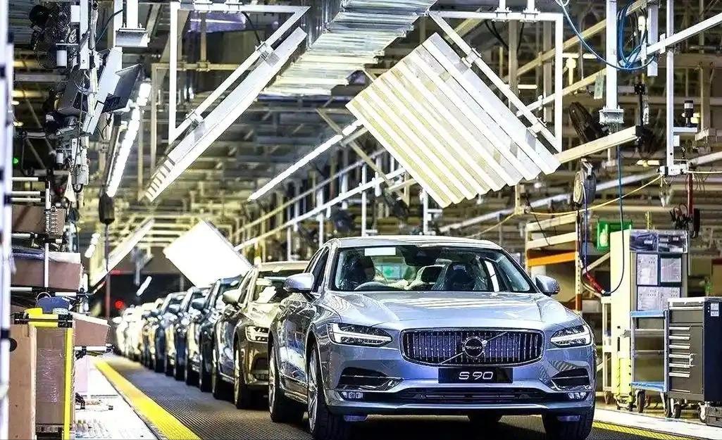 不是卖不动！沃尔沃巨亏22亿，竟是一场“主动断臂”的大棋。沃尔沃亏