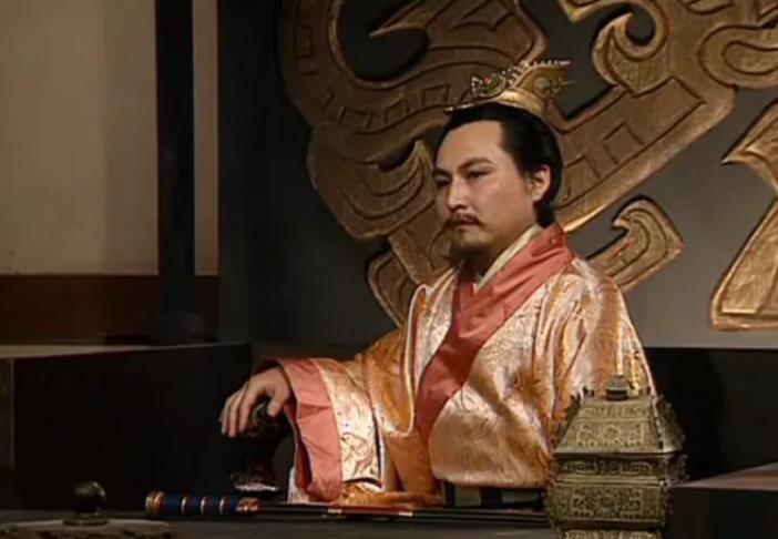 公元221年，魏文帝曹丕问术士周宣：“朕梦见宫殿上有两片瓦掉下来，化为一对鸳鸯，