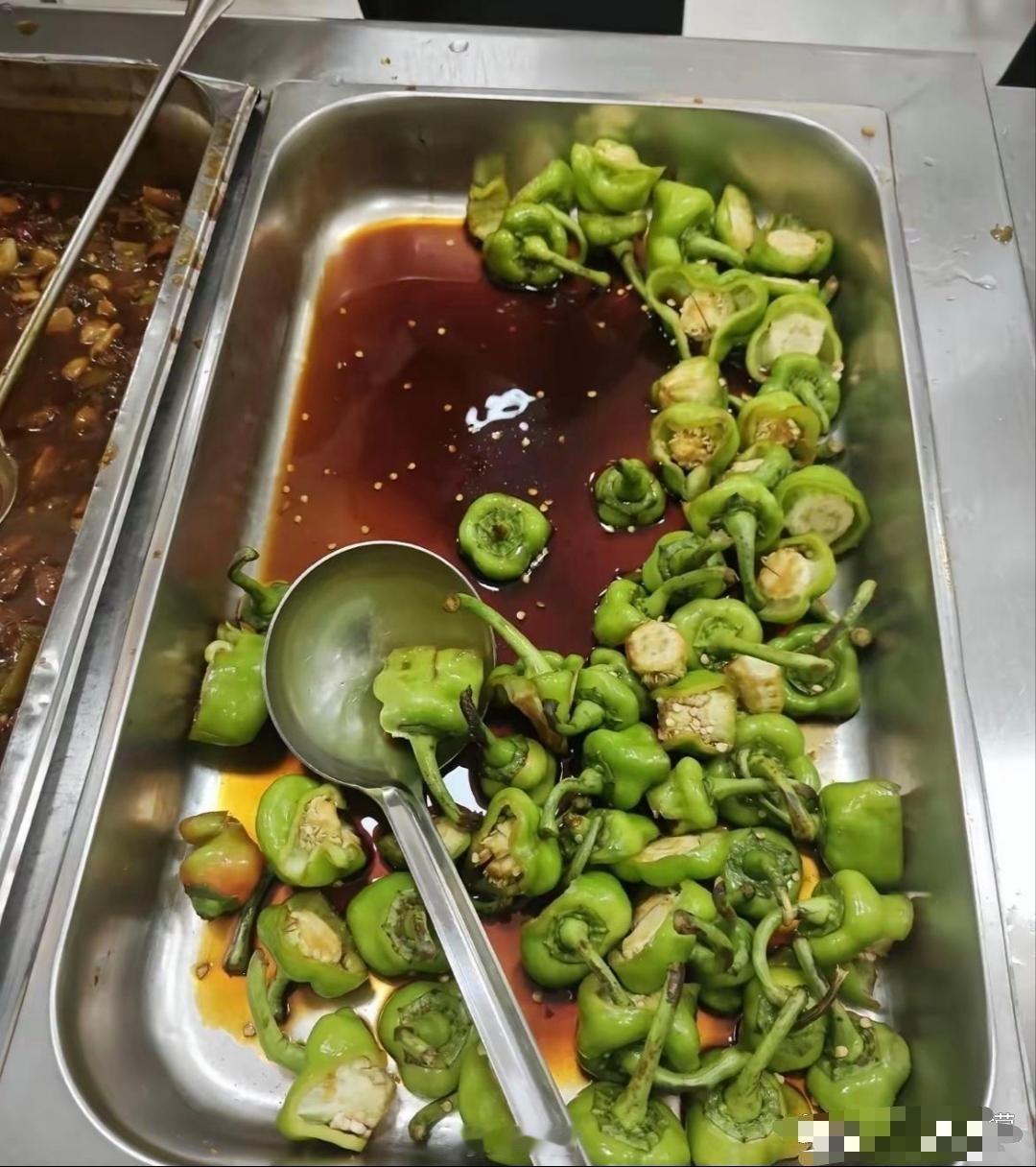 我们公司食堂的人，每天上班一定都很快乐！