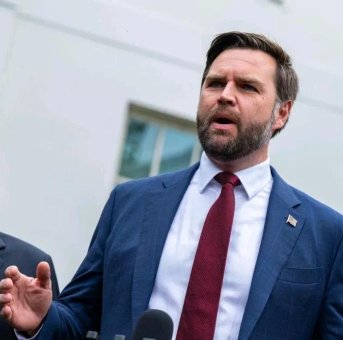 万斯表示，欧盟对欧尔班抱有敌意，但美国不会干涉匈牙利大选。《费加罗报》报道，