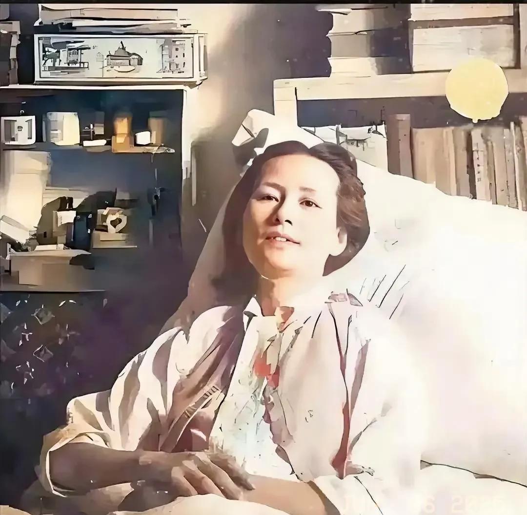 1955年4月1日，北京同仁医院。51岁的林徽因瘦骨嶙峋，虚弱地躺在病床上，撕