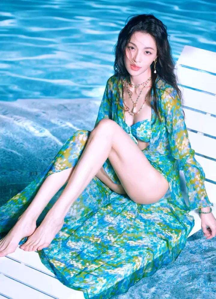 要论谁的身材好，钟楚曦绝对是个宝[赞]娱乐好身