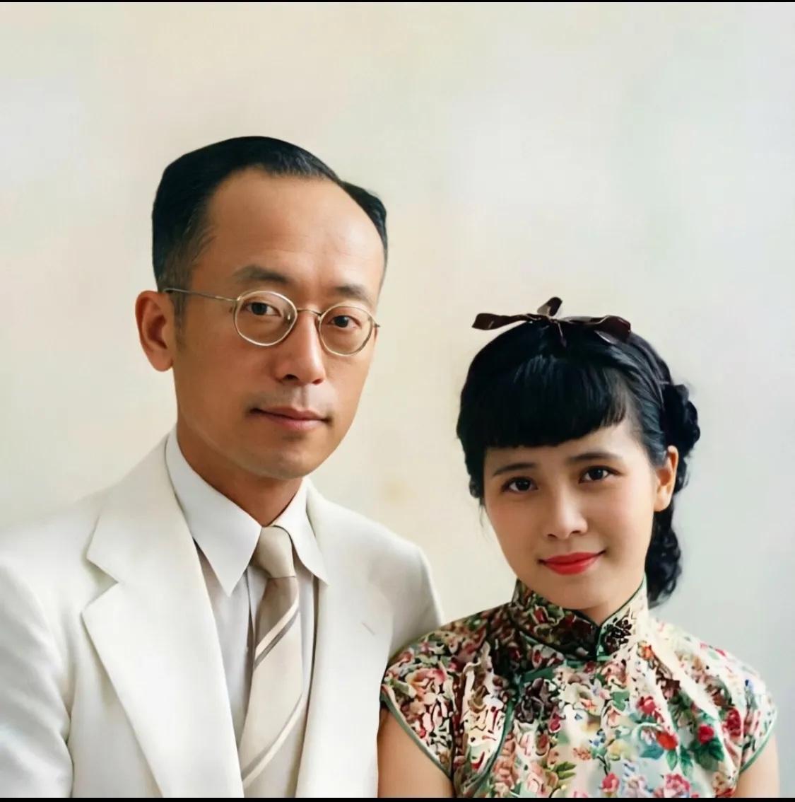 1939年，陆小曼前夫王赓与新婚妻子陈剑趣的一张合影，照片中的王赓西装笔挺，陈剑
