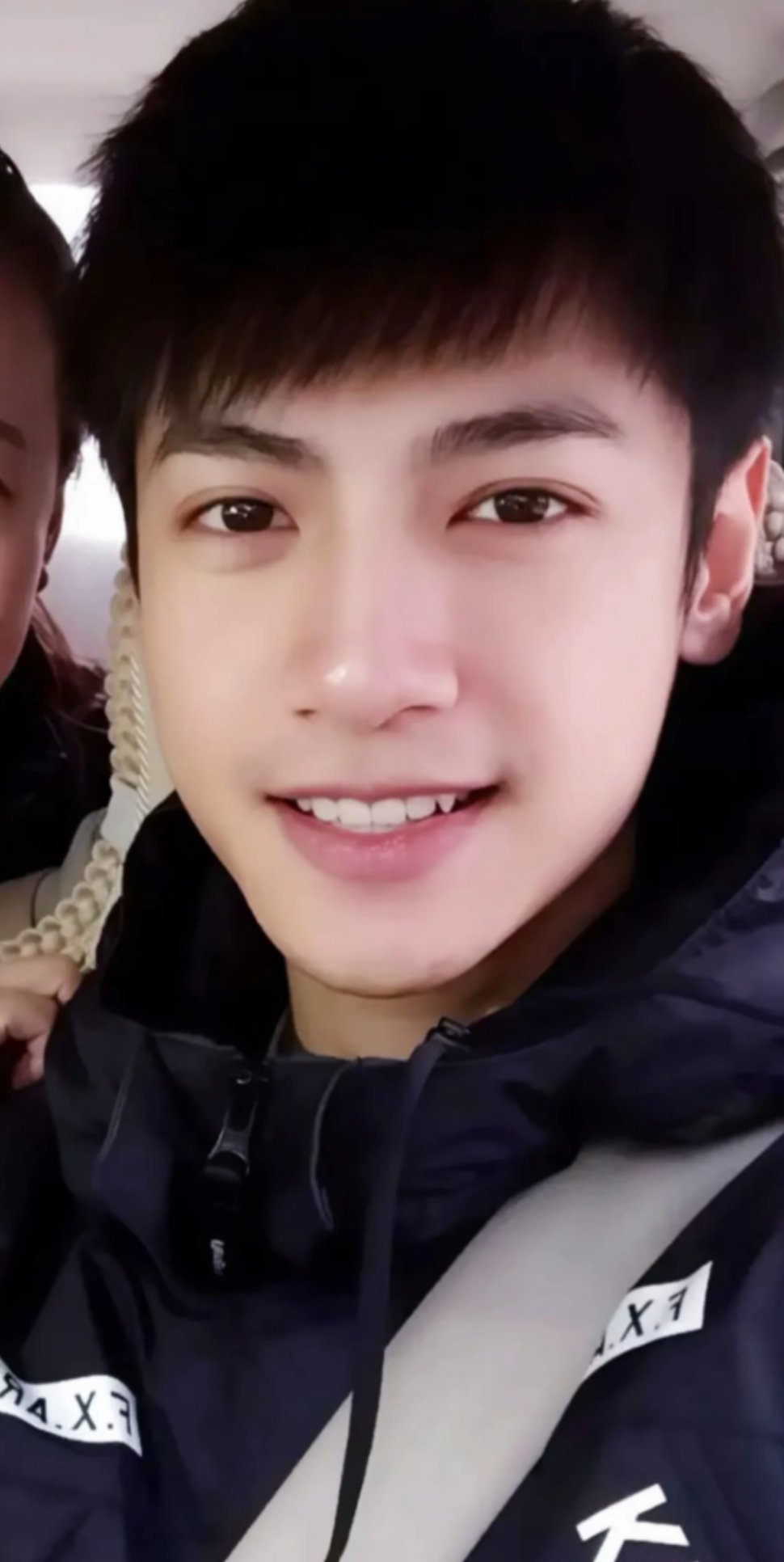 罗云熙你到底怎么做到的，眼神十几年不变，清澈的像小孩子一样