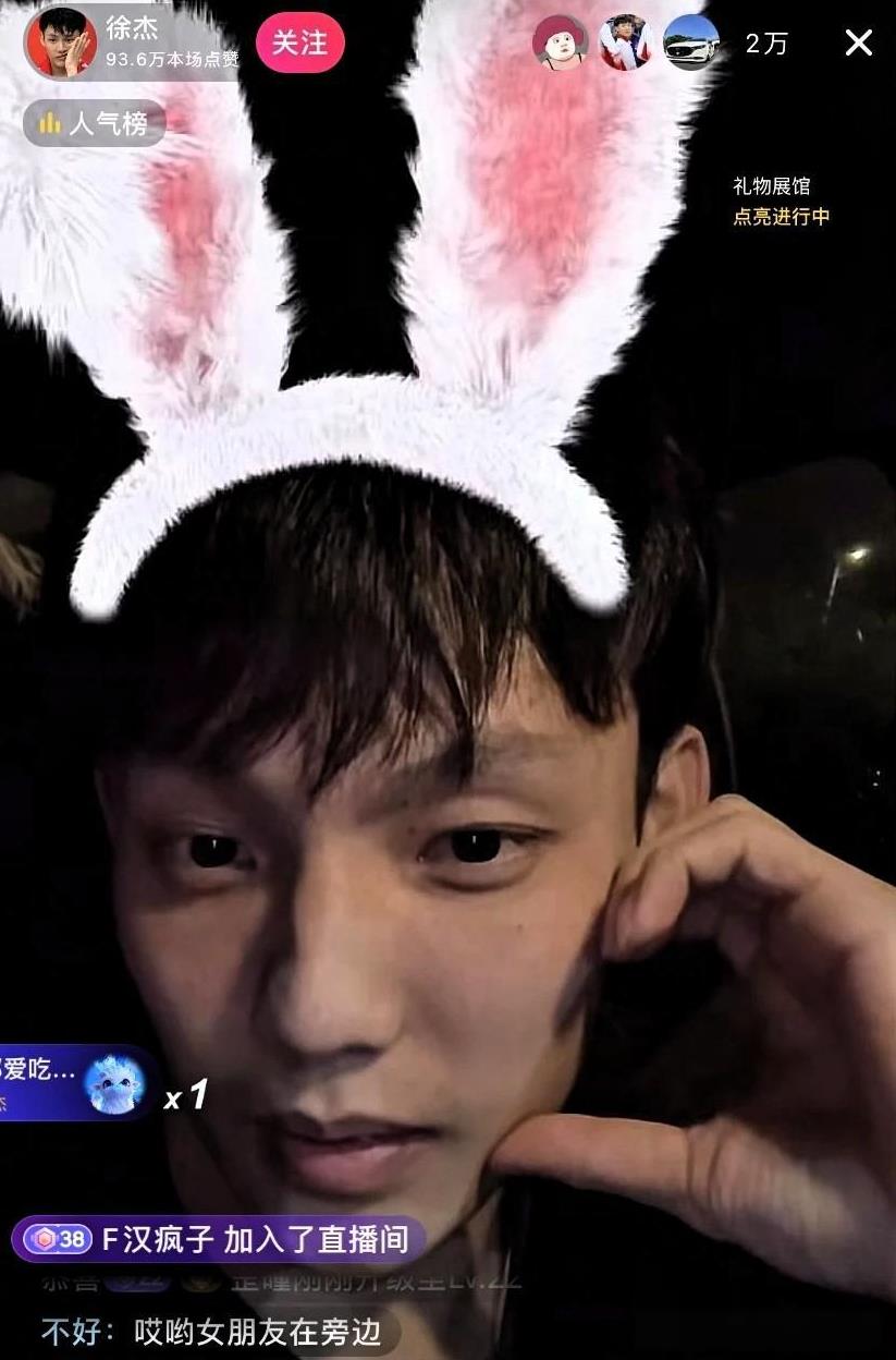 感慨良多！徐杰贵为CBA总票王，还是能把摆正位置，有自知自明的，同样是联赛明星后