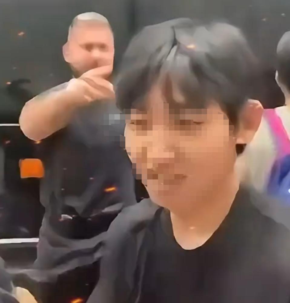 本土詹密彻底被打击了！熬了半夜，好歹接到詹姆斯了，结果破防了！！嗷嗷喊了半天