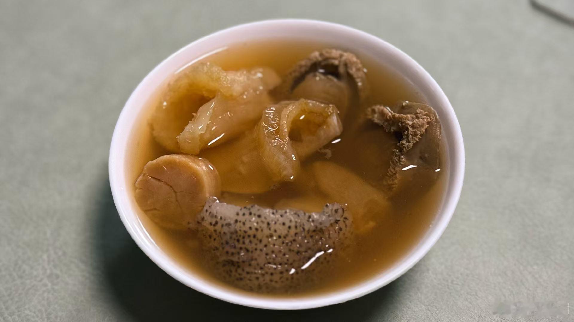 俞灏明回应做猪肝翻车俞灏明不做猪肝做佛跳墙了2月19日，在综艺《快乐老友记》中