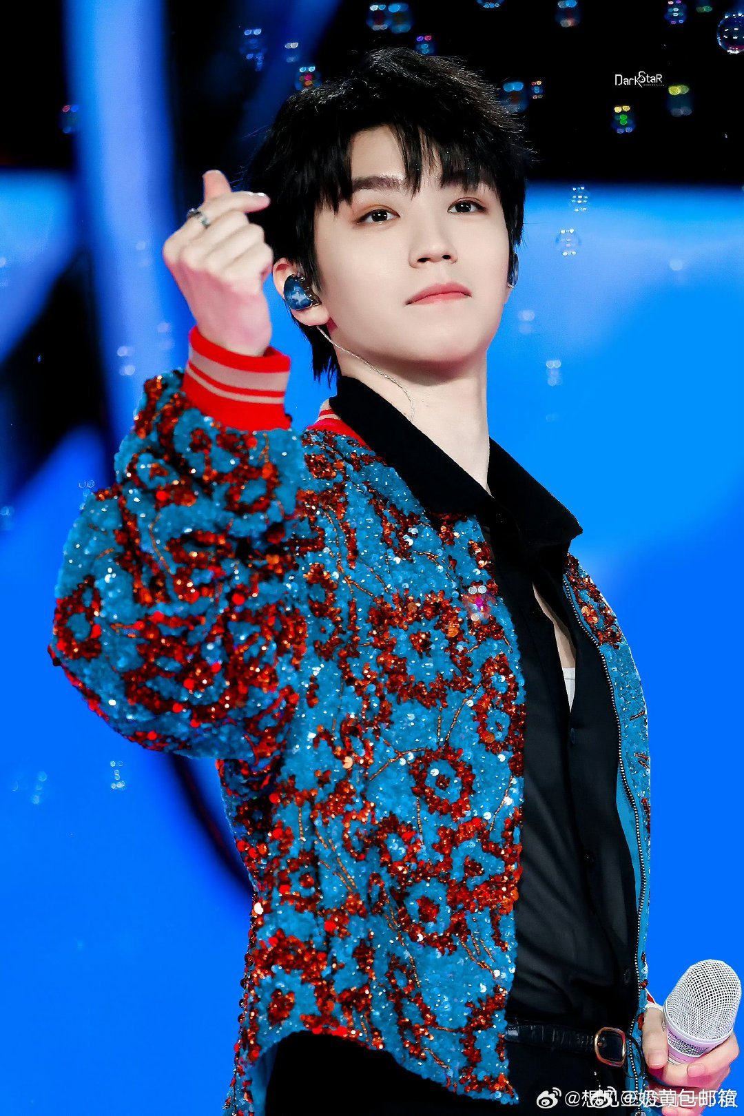 王俊凯自己设计的舞台灯光状态真的是满分的王俊凯怎么这么完美啊？太喜欢了。