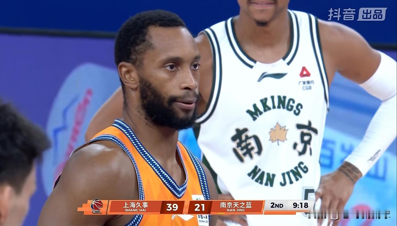 上海久事老将弗格真是老夫聊发少年狂！在今天上海久事主场迎战南京天之蓝的比赛中，目