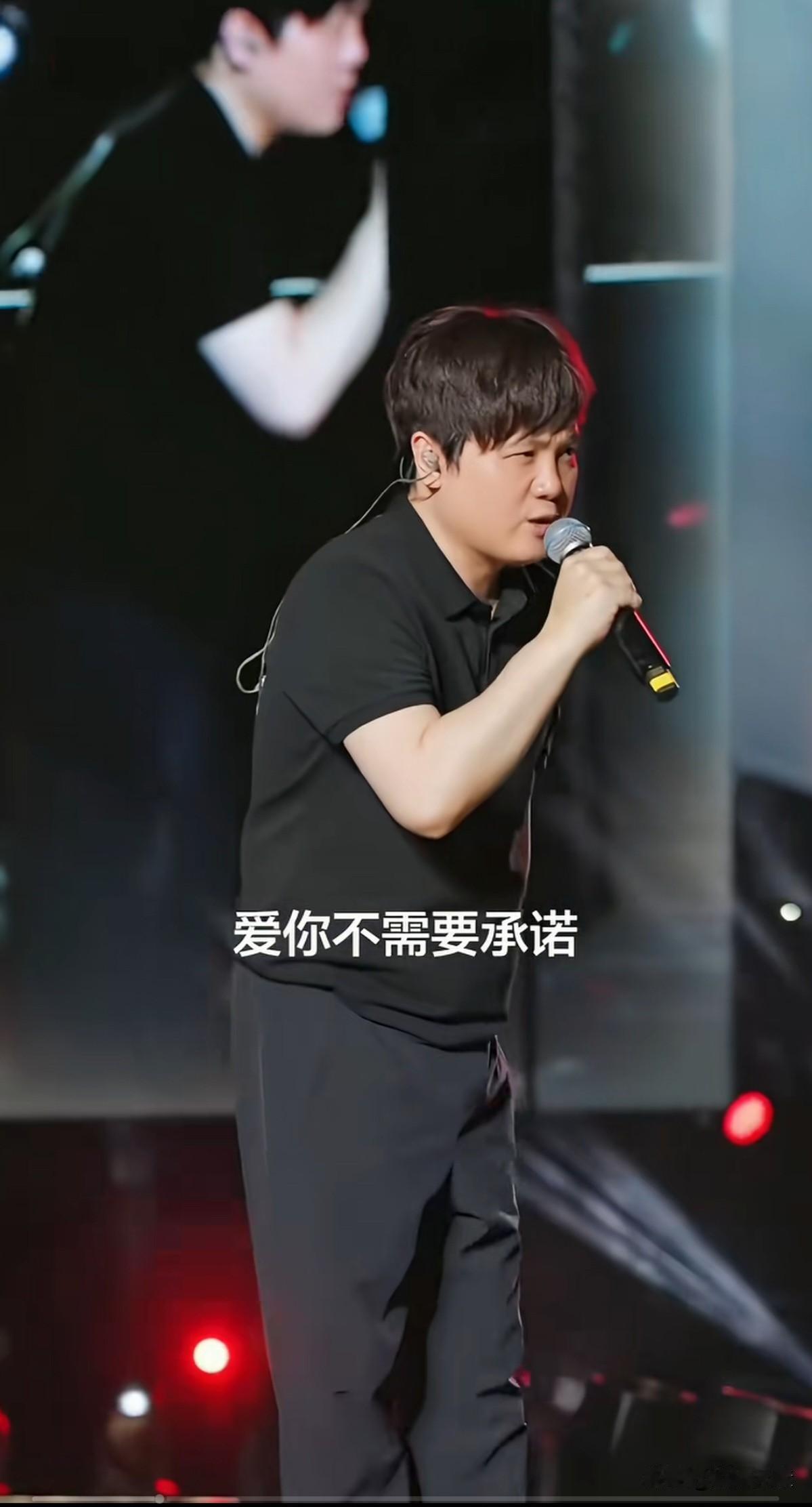 《一万个理由》就是彩铃界的神话，一亿多次的下载量至今也无人能及。郑源才是国内