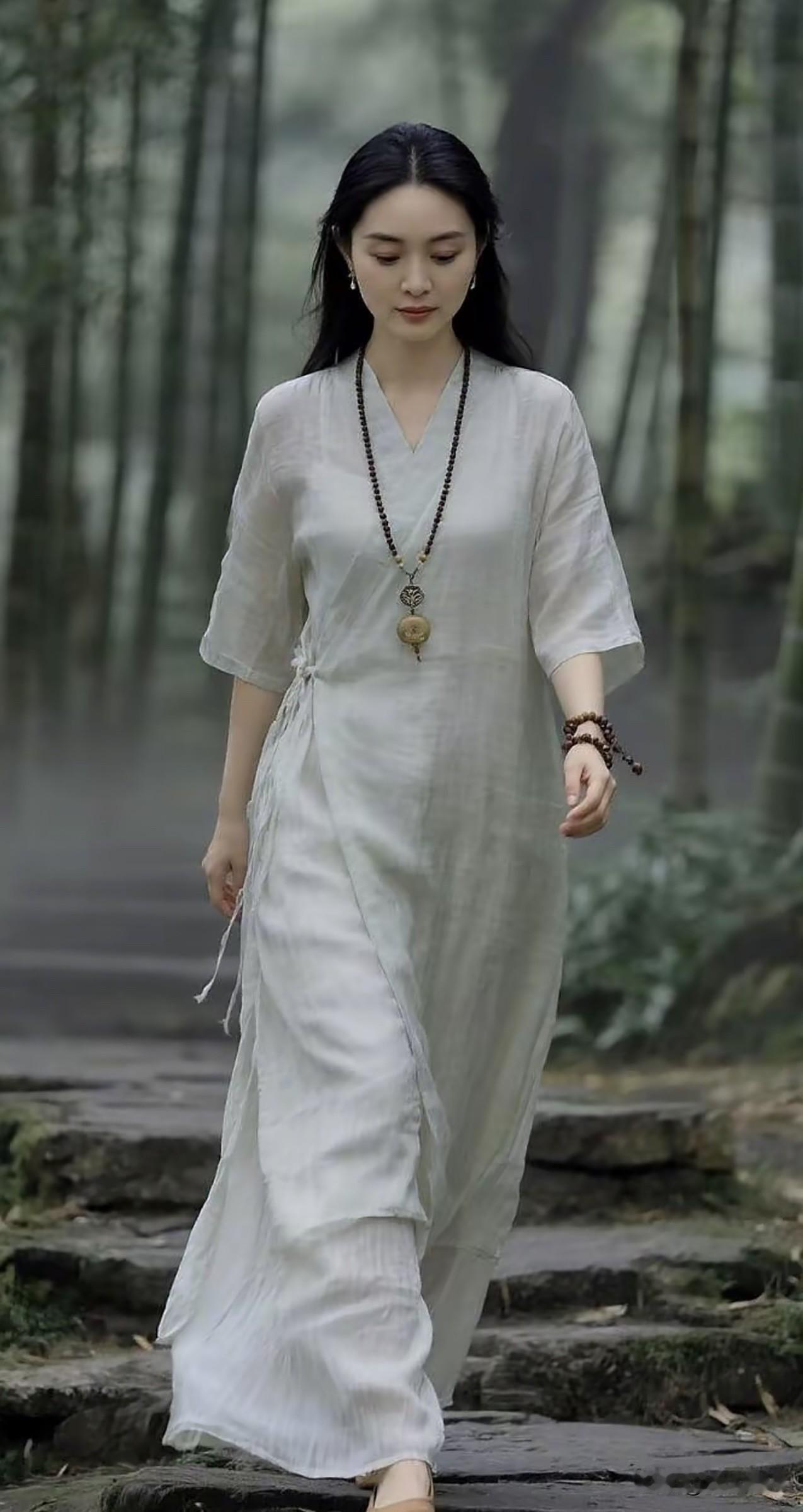 新思维：人类呐，别把地球逼得跳楼了刚才，我和老天爷一起刷短视频，看得又有人跳