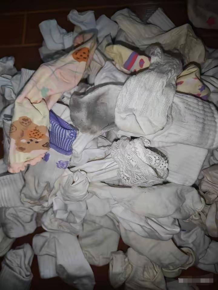 这就是你们喜欢的女孩的白袜子，好不好看呢？