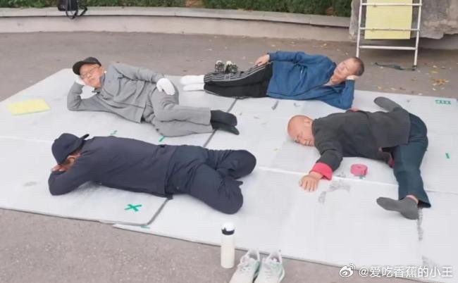 吴克群打卡山西午睡落地签吴克群逛太原拍到全城午睡名场面，网友戏称来山西先办“午睡