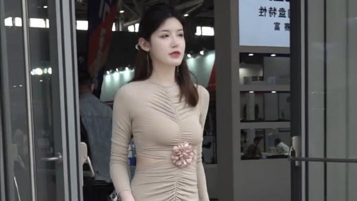 这样的应该适合做老婆