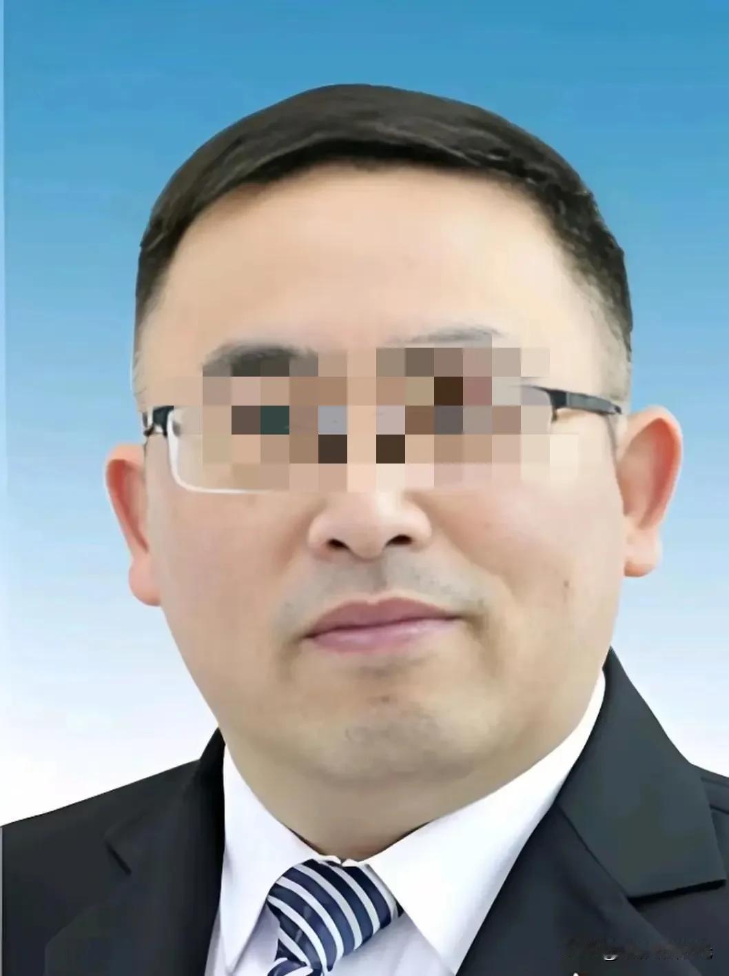 这届网友真是福尔摩斯转世，硬是把南博这笔陈年旧账翻了个底朝天。看着看着，后背