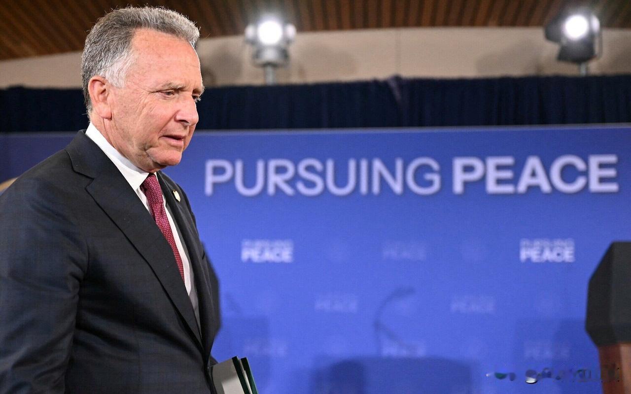 短短12小时，美国特使史蒂夫·维特科夫的专机提前三天、且未按外交惯例提前通报，突