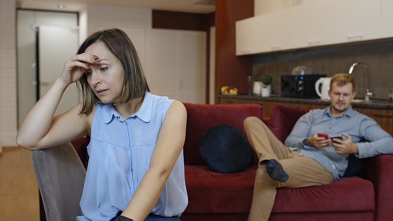 现在为什么很多人都会出轨真的别再拿“婚姻里缺爱”当遮羞布了，接触过太多现实案例就会发现，绝大多数背叛