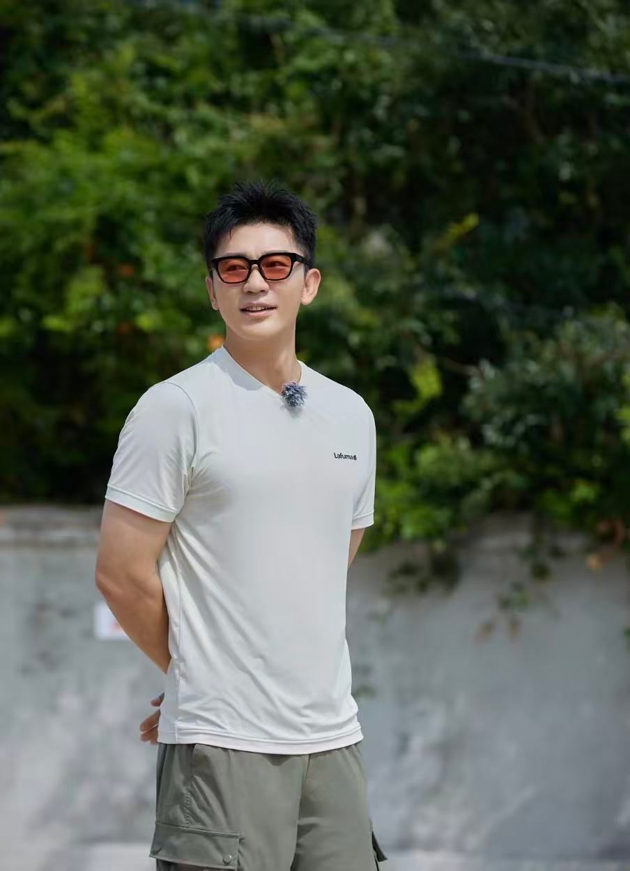 李晨不是老了只是不敢撕了看着现在温柔佛系的李晨，总会怀念意气风发的他，不是状态变