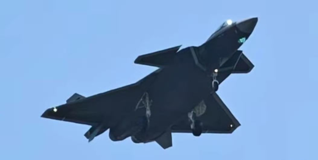 超帅的J-20A目前蓝星上最先进的五代机，与J-20S同为五代半图源网络烽火