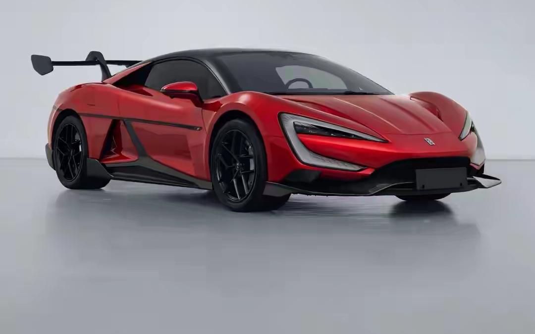 以前没钱买比亚迪，现在是真没钱买比亚迪。刚刚结束的仰望发布会，直接把排面拉满