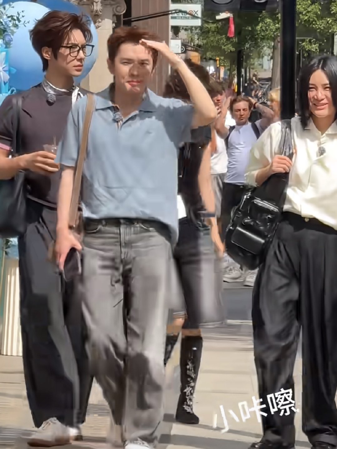 不是美妆店上班都穿都这么潮吗