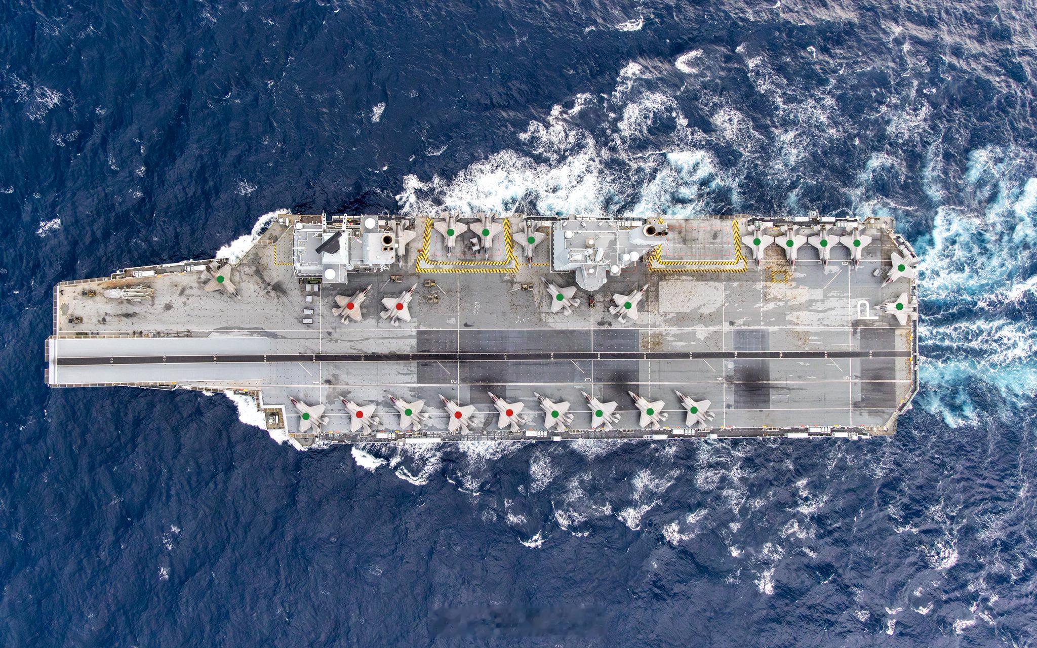 大英摆拍的这组照片里，其实有5只F-35B（红色标记）是意大利的，其余（绿色标记