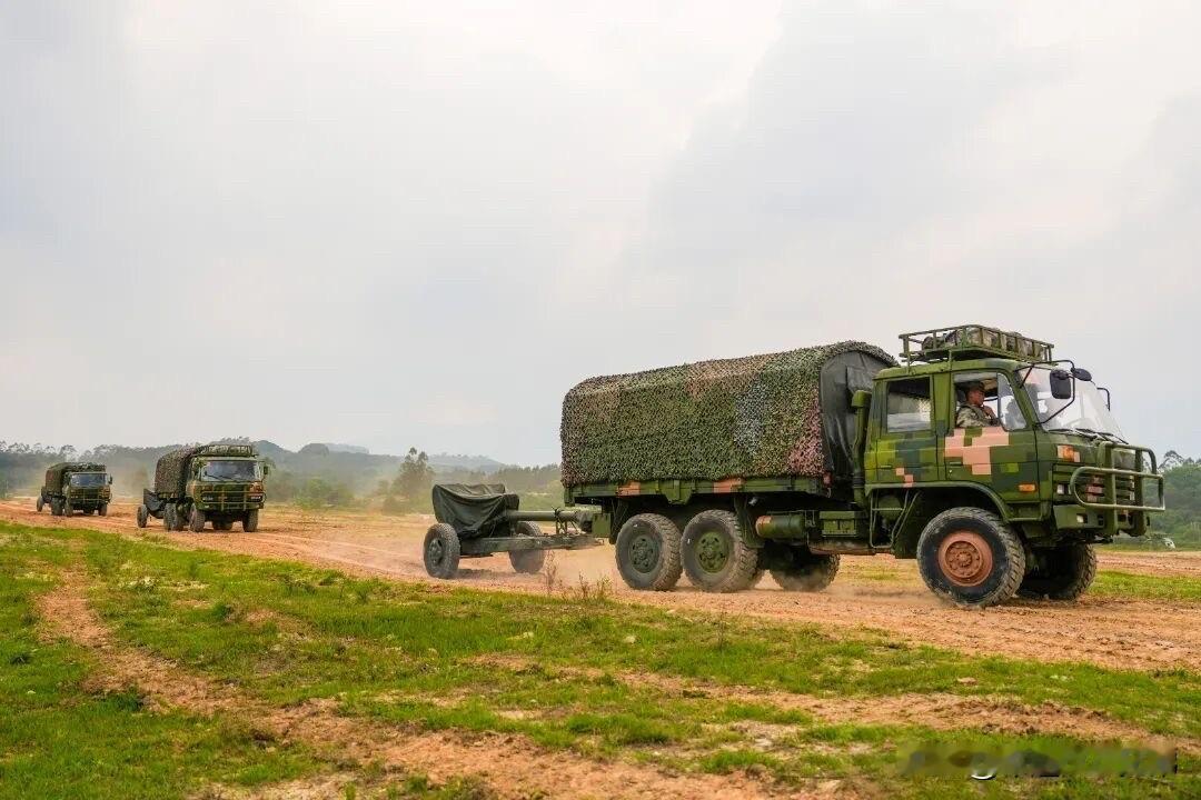 这个旅的炮兵装备是目前全军战场机动能力最慢的，反坦克导弹也是“鸡肋”，12.7毫