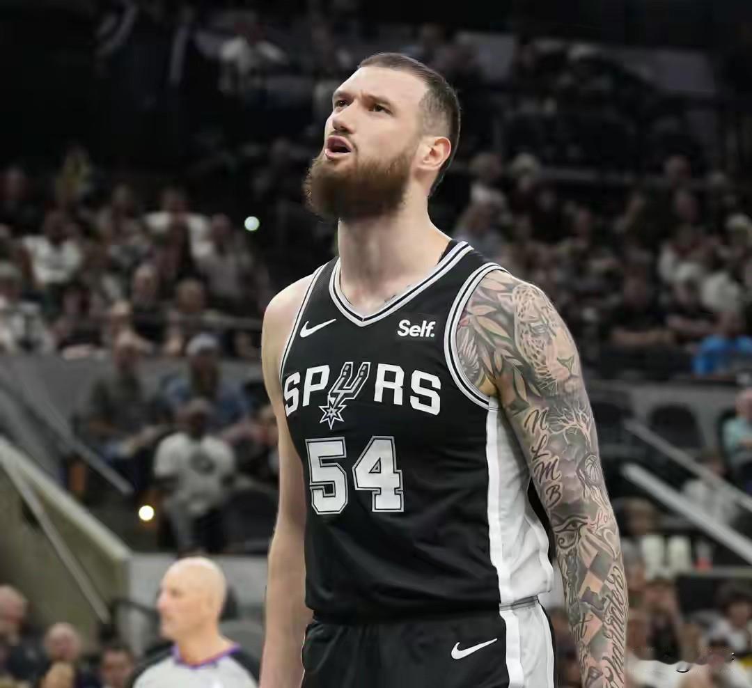 马刺这回真的看走眼了啊！NBA常规赛：猛龙111-105雄鹿，没有字母哥的雄鹿真