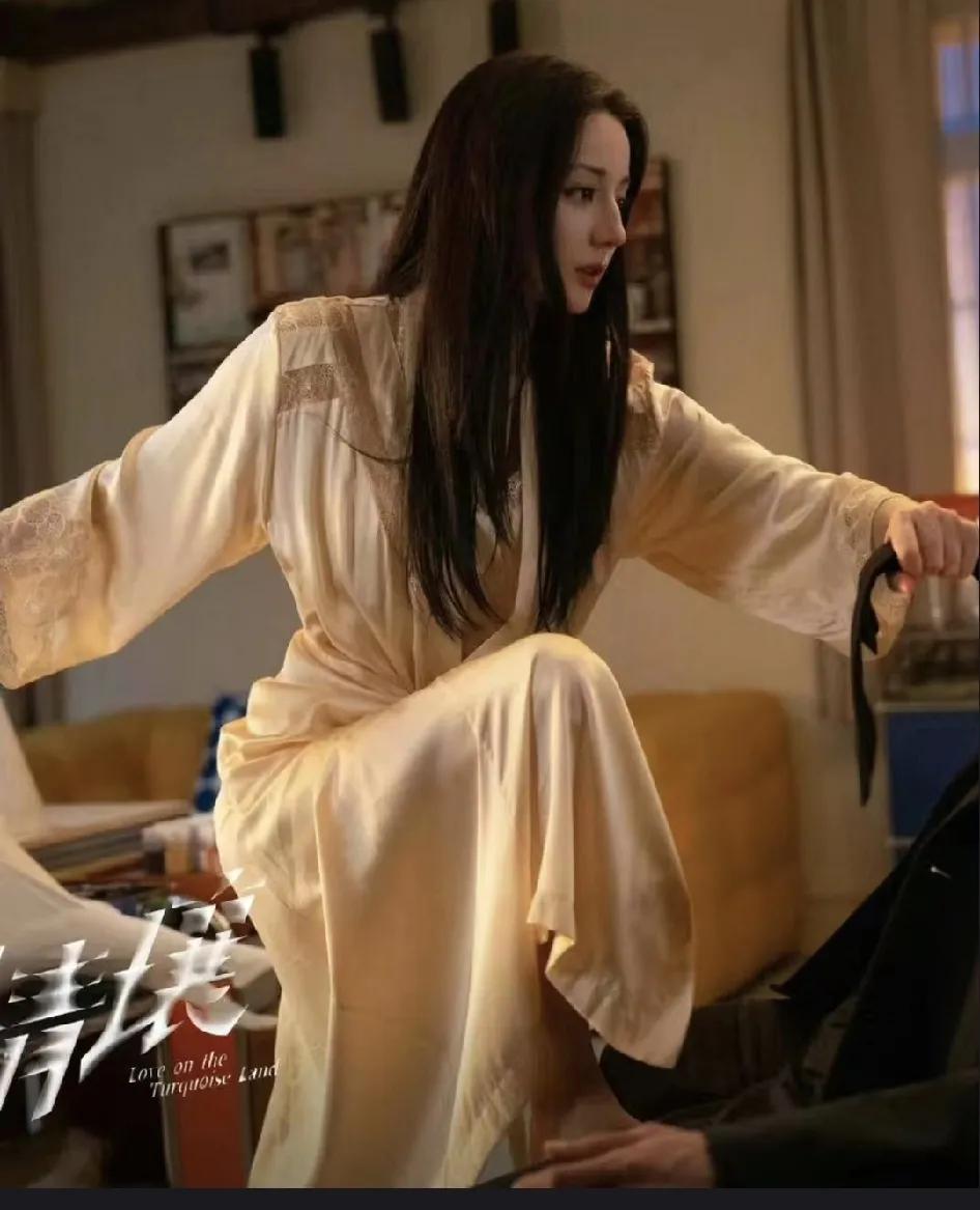 不得不说，演员不是一般人能当的，这心理素质太强了。就说，陈星旭和迪丽热巴在枭起