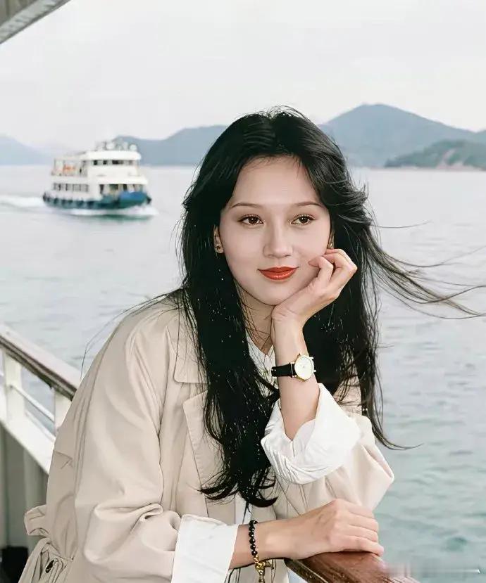 年轻时的赵雅芝，放到现在也是顶流级别的吧！