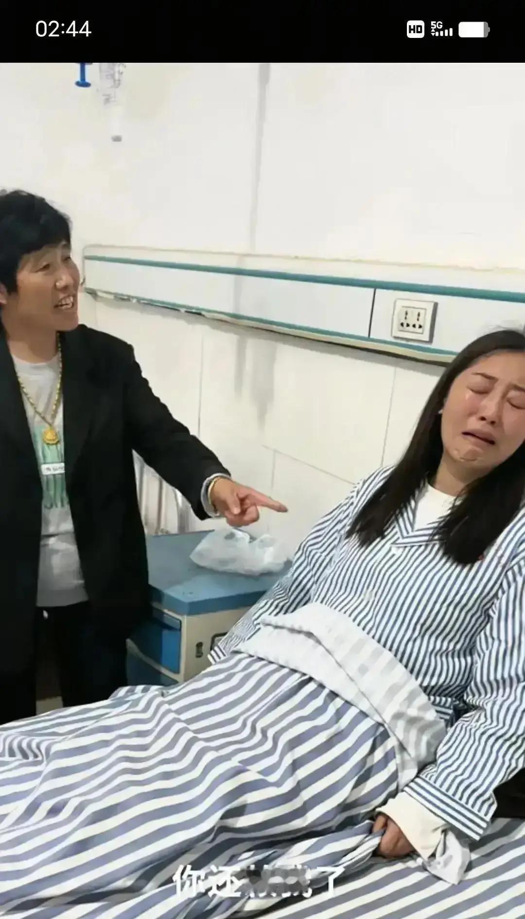 一桶油，三代人，谁在逼她放手？网上看到个帖子，心里挺不是滋味的。