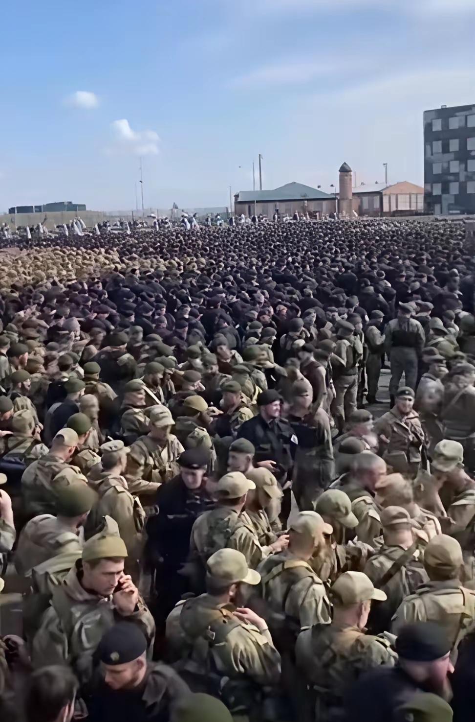 ​俄军对红军城的争斗是如此之激烈，其惨烈程度可以巴赫穆特相媲美，可以看得出乌克兰