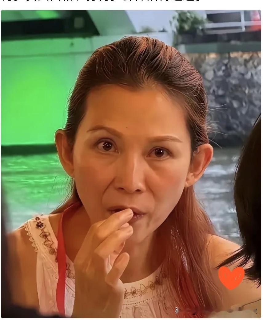 看了蔡少芬的原生图突然明白了几个道理，那就是很多人还在那儿纠结昂贵的护肤品到底有没有效，盯着明星脸上