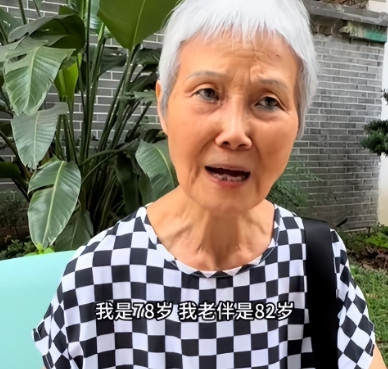 别用亲情刀啊！”近日，四川南充，78岁的女儿把104岁的父亲送到养老院，女儿流着