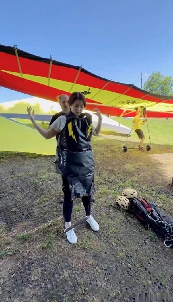 前華姐冠軍苟芸慧近日飛往瑞士度假旅行，期間更勇於挑戰極限運動，體驗刺激感十足的滑