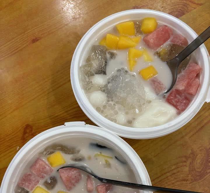明天开始放暑假了，孩子说想回去看他奶奶。我说让你爸把你送回去，或者打电话你爷